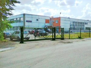 Откатные ворота консольного типа с центральным расположением привода